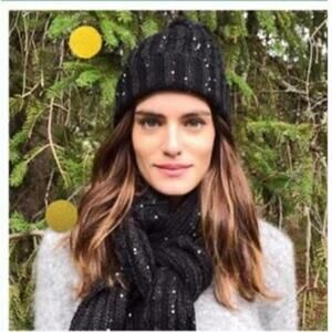 Chloe + Isabel | Accessories | Berry Knit Gloves Hat Set  display picture 1